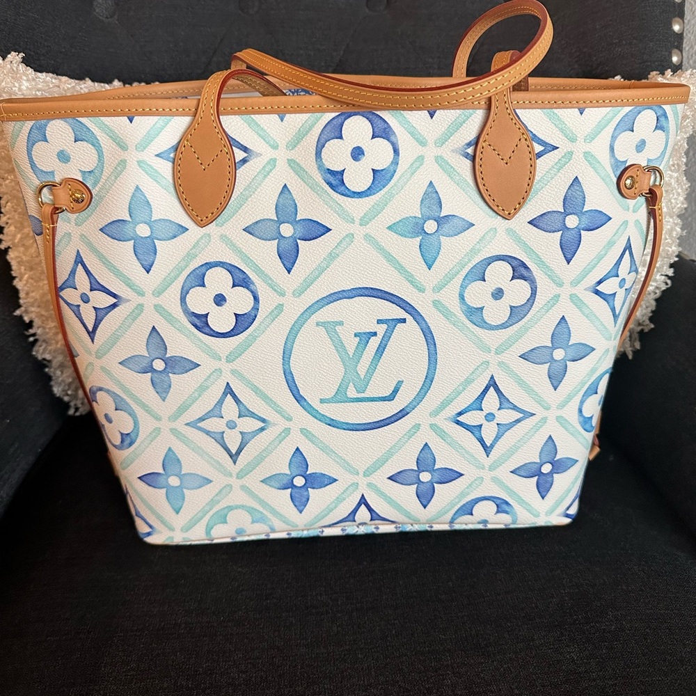 LV by the pool Neverfull! Sold out and hard to find!